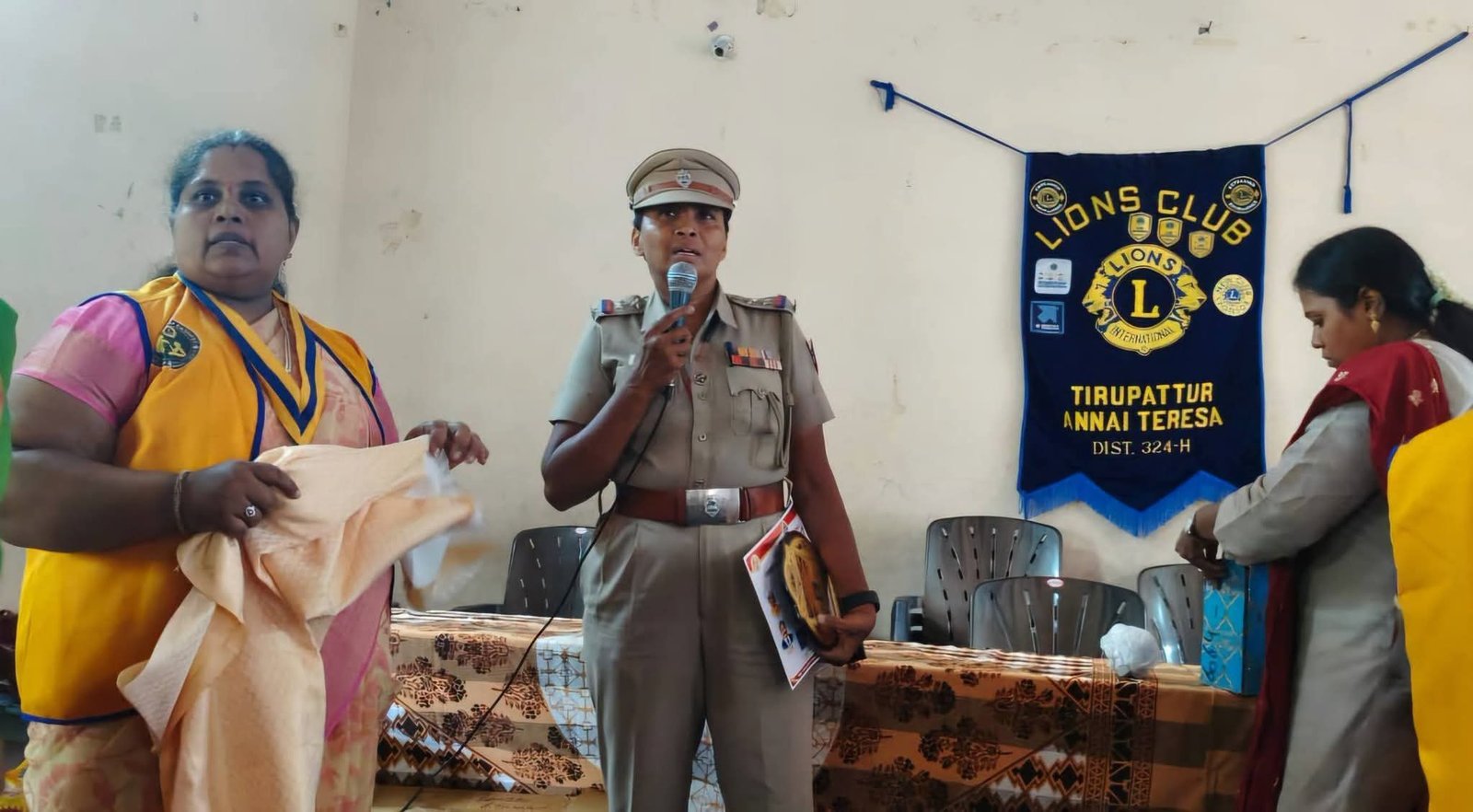 பெண்கள் பாதுகாப்பு மற்றும் இணையவழி குற்றங்கள் குறித்து விழிப்புணர்வு.