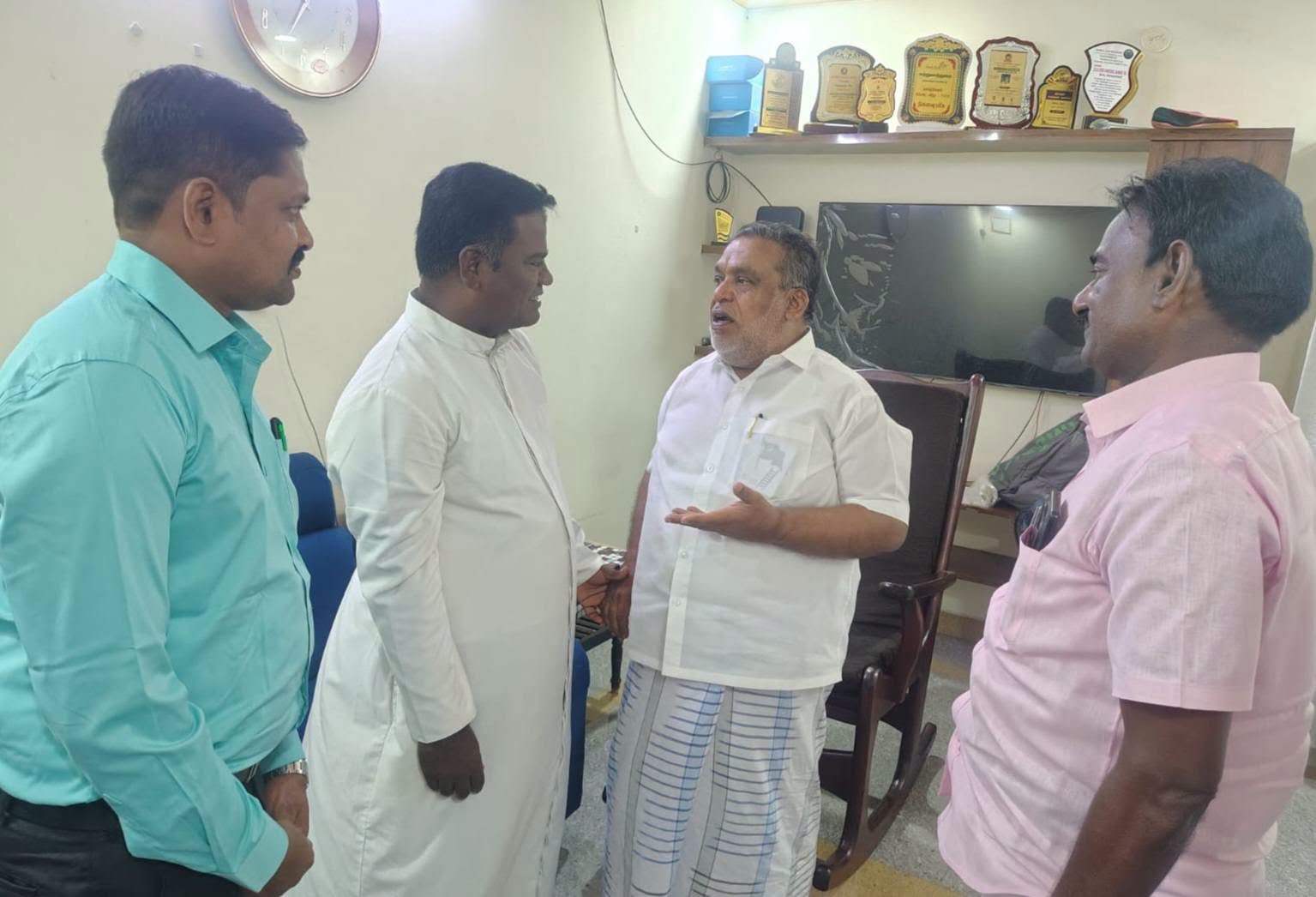உதயேந்திரம் அரசு நிதி உதவி பெறும் பள்ளியில் சமையல் கூடம் அமைக்க வாணியம்பாடி சட்டமன்ற உறுப்பினரிடம் கோரிக்கை மனு.