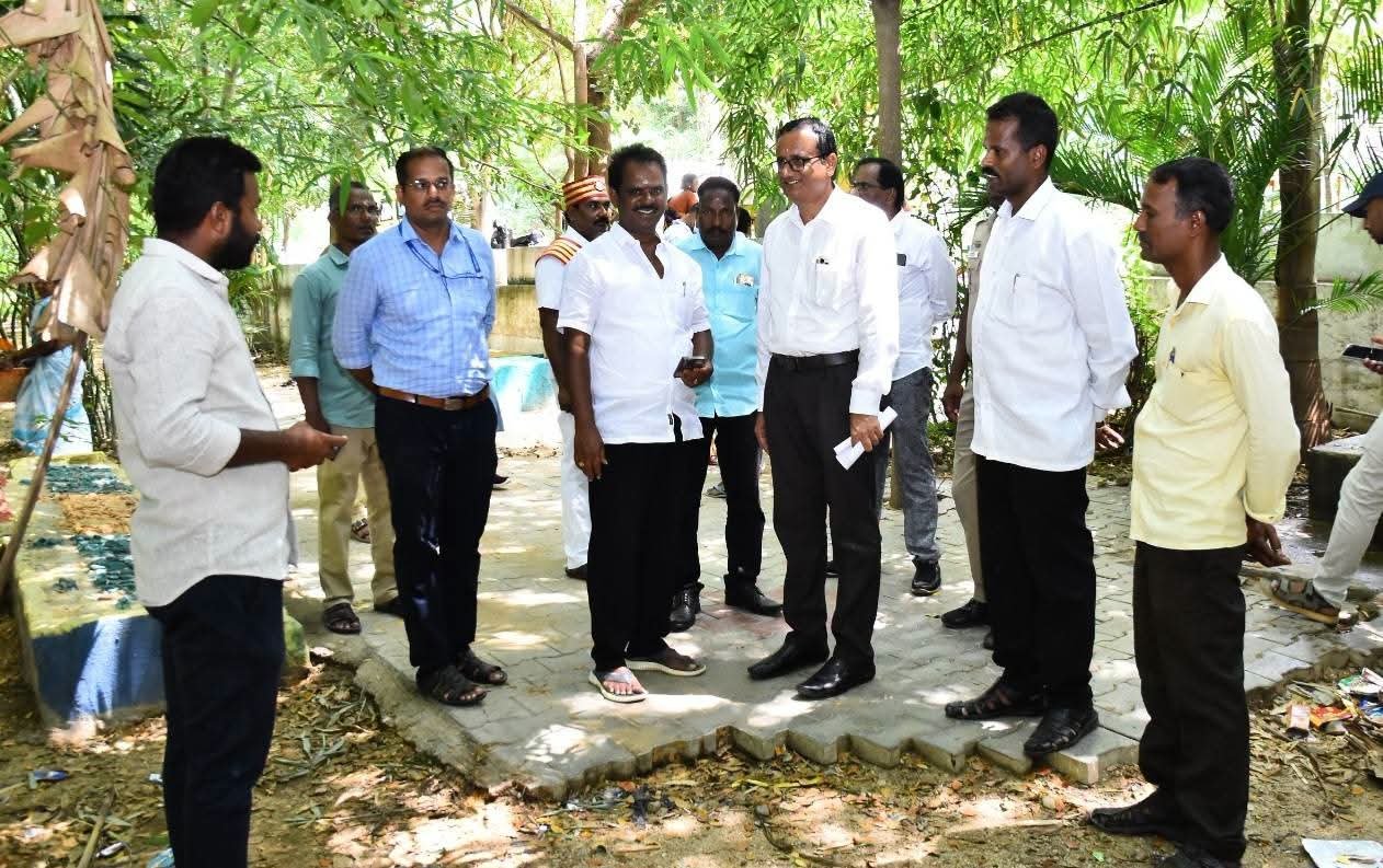 அம்பலூர் சிறுவர் பூங்காவில் ஆட்சியர் ஆய்வு – அடிப்படை வசதிகளை மேம்படுத்த அதிகாரிகளுக்கு அறிவுறுத்தல்.