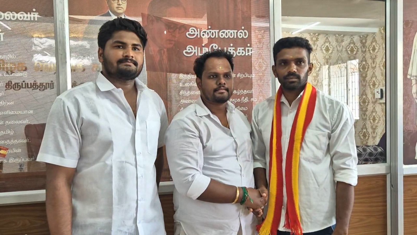 வாணியம்பாடியில் மாற்றுக் கட்சிகளில் இருந்து விலகி சுமார் 100 பேர் த.வெ.க.வில் இணைந்தனர்!