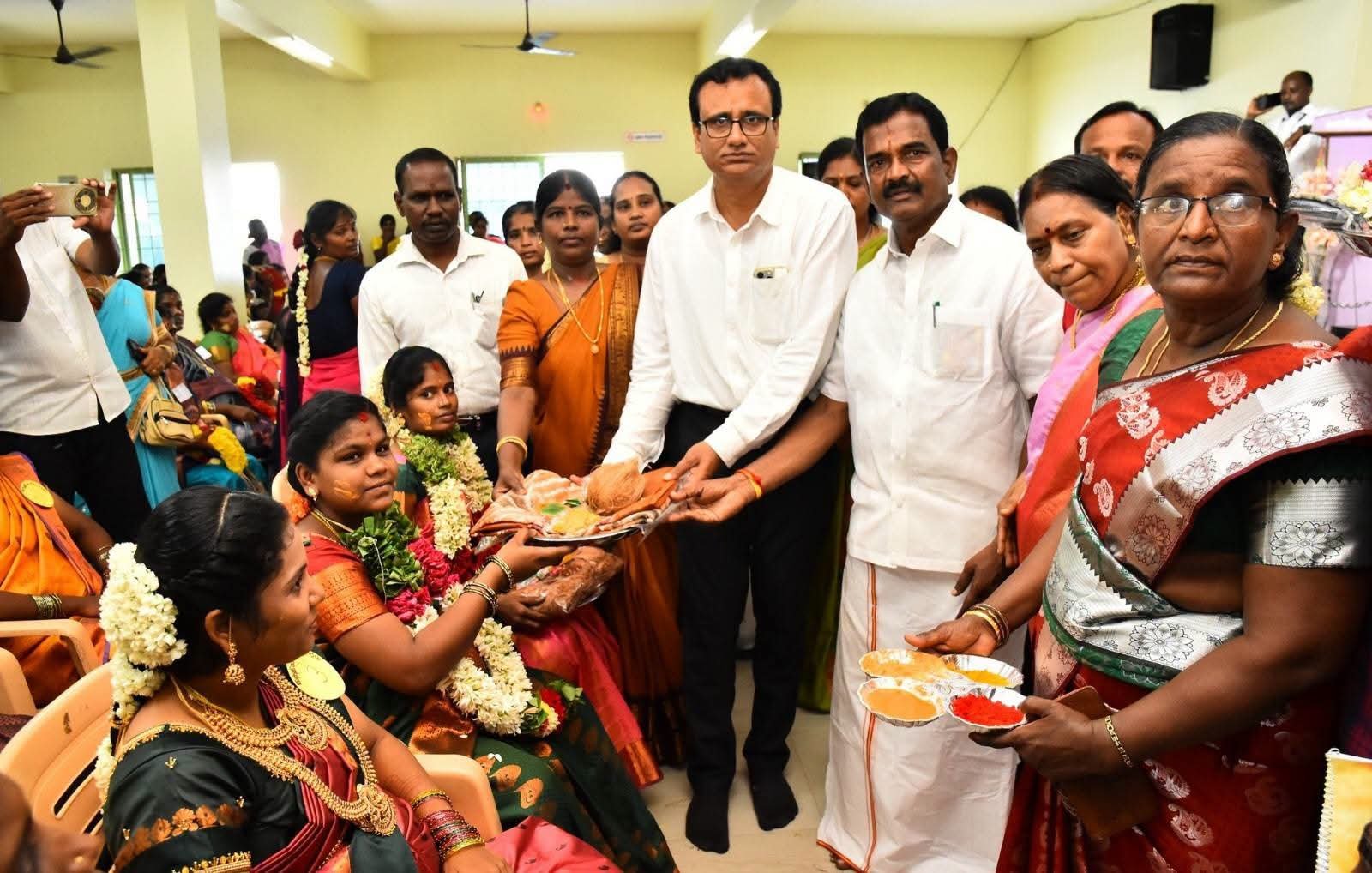 திருப்பத்தூர் மாவட்டத்தில் 200 கர்ப்பிணித் தாய்மார்களுக்கு சமுதாய வளைகாப்பு நிகழ்ச்சி – மாவட்ட ஆட்சியர், சட்டமன்ற உறுப்பினர் பங்கேற்பு!