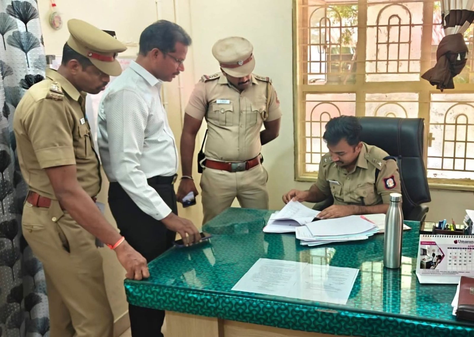 திருப்பத்தூர் நகர காவல் நிலையத்தில் பதிவேடுகளை மாவட்ட காவல் கண்காணிப்பாளர் ஆய்வு செய்தார்.