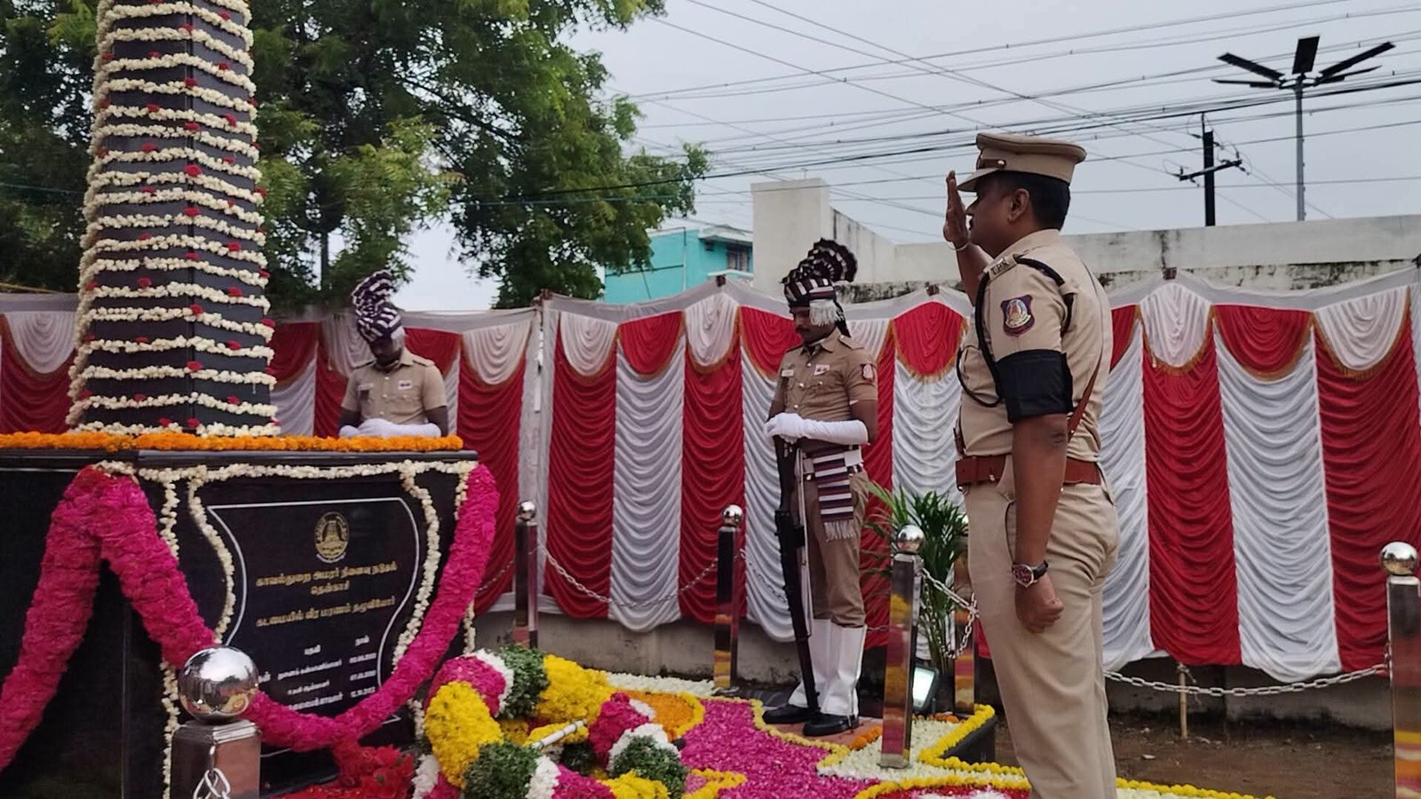 ஆய்க்குடியில் 60 குண்டுகள் முழங்க காவலர் வீரவணக்க நாள்