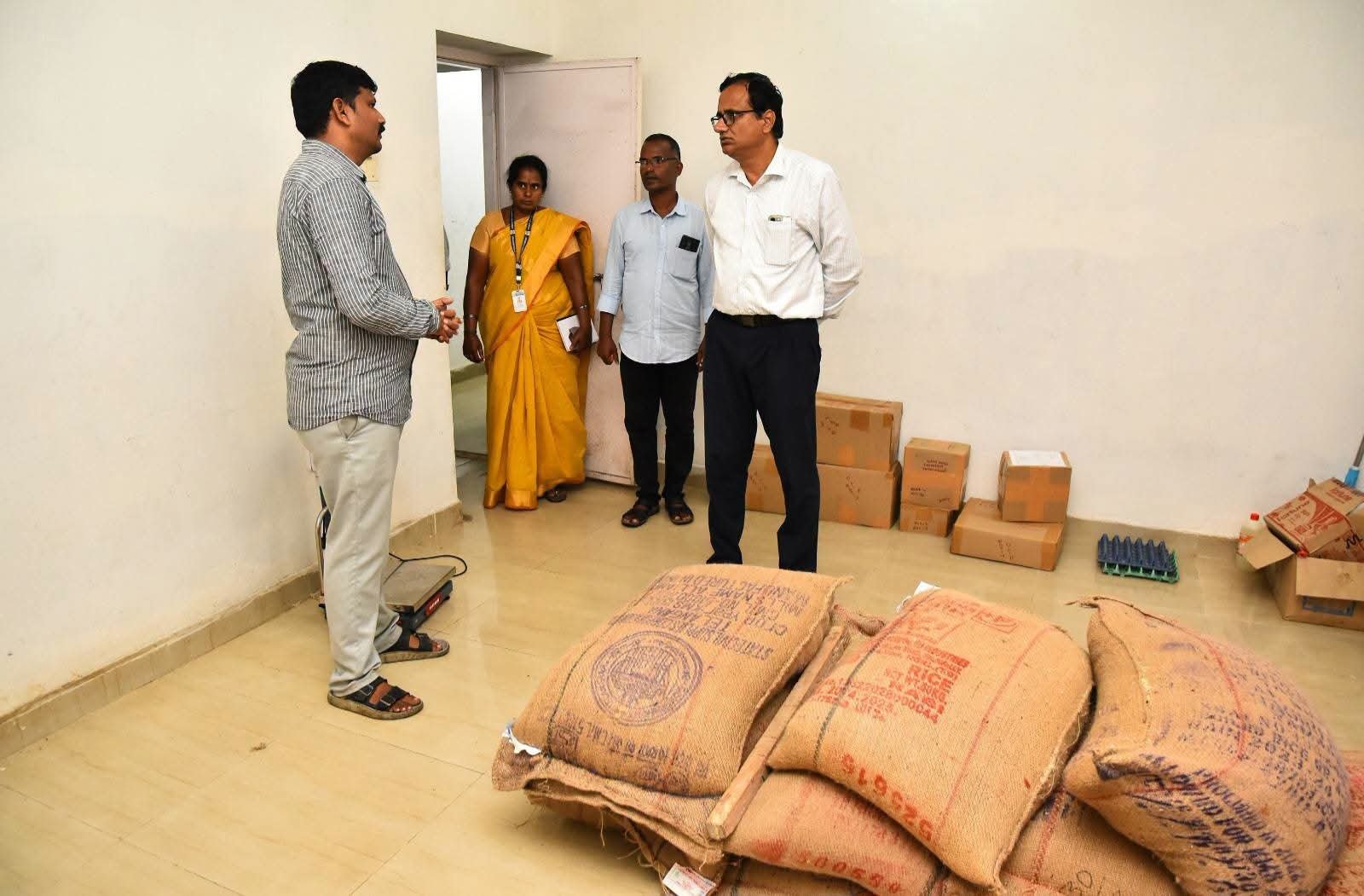 வாணியம்பாடி அருகே ‘உங்களைத் தேடி உங்கள் ஊரில்’ திட்டத்தின் கீழ் இரண்டாம் நாள் மாவட்ட ஆட்சியர் நேரில் ஆய்வு!