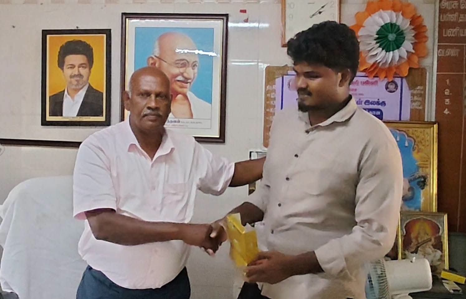 முதல்வர் அண்ணா, எனக்கு உதவி செய்யுங்கள் – மருத்துவக் கனவை நனவாக்க ரூ.8 லட்சம் தேவை!
