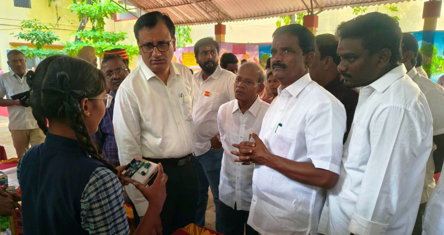 திருப்பத்தூர் ராமகிருஷ்ணா பள்ளியில் அப்துல் கலாம் பிறந்தநாளை முன்னிட்டு அறிவியல் கண்காட்சி – ஆட்சியர் மற்றும் சட்டமன்ற உறுப்பினர் தொடங்கி வைத்து மாணவர்களின் படைப்புகளை பார்வையிட்டனர்!