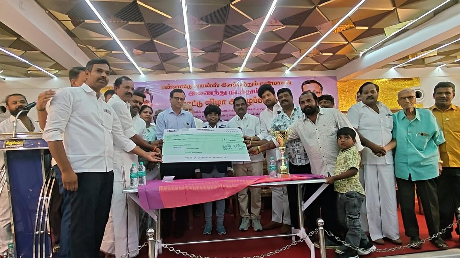 திருப்பத்தூரில் WCM யாக்ஷினிக்கு பிரம்மாண்ட வரவேற்பு!  இரண்டு தங்கம், இரண்டு வெள்ளிப் பதக்கங்கள் வென்று சாதனை!