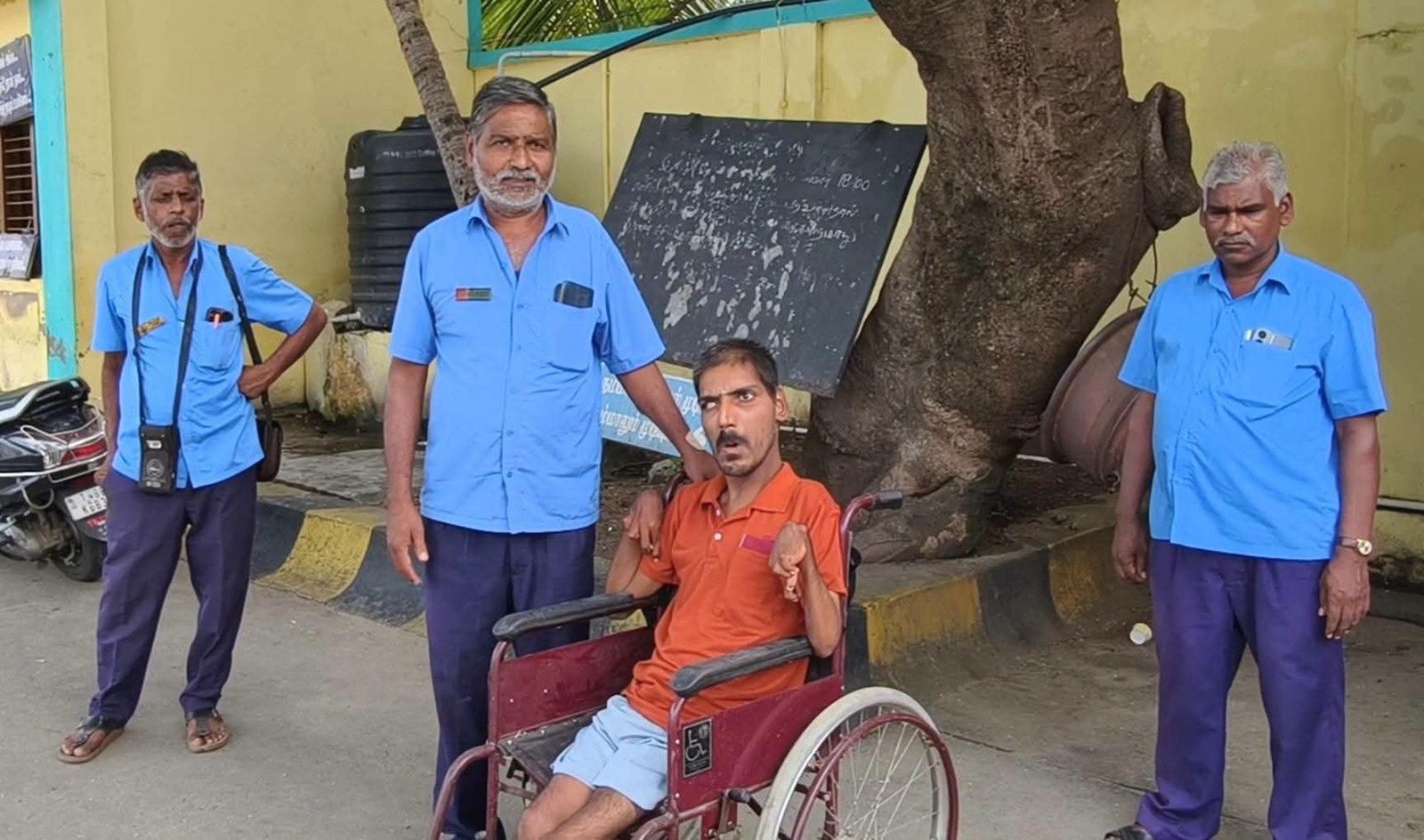 முடக்குவாதத்தால் பாதிக்கப்பட்ட மகனைப் பராமரிக்க மருத்துவ விடுப்பு எடுத்த தந்தைக்கு பணிமனையில் நெருக்கடி?